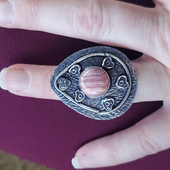 New Rhodochrosite Engraved Heart Shaped Silver Ring. - Picture 8 of 13